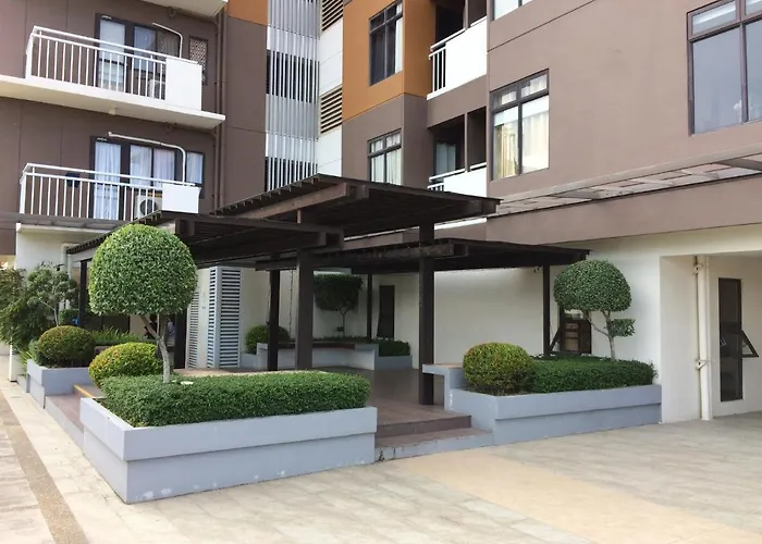 Mabolo Garden Flats - Quiet Modern Studio With Balcony Pool Jogging Trail Near Malls And It Park Cebu