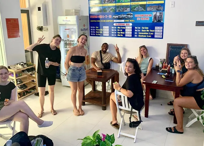 Dom Hostel And Bar