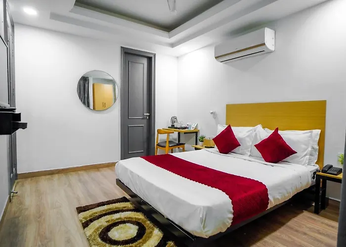 Saltstayz Express - Golf Course Road & Dlf Phase-1