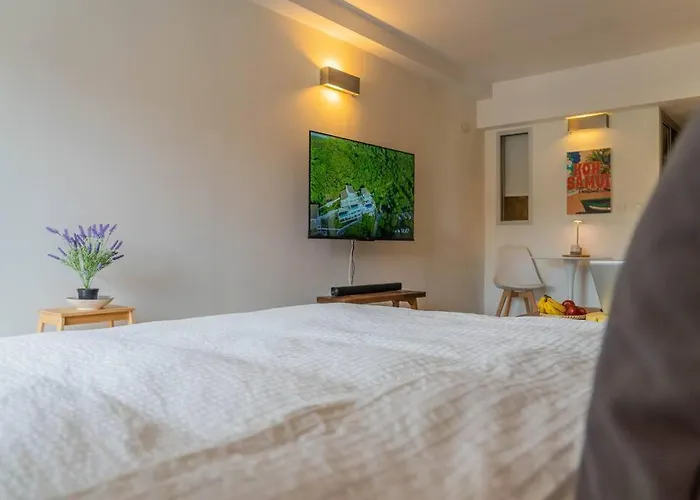 New Cozy Modern Studio With Pool & Gym