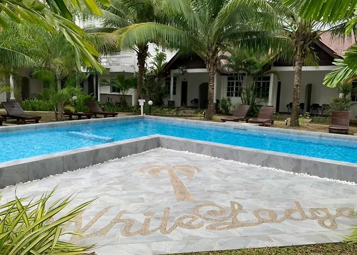 White Lodge Pantai Cenang 