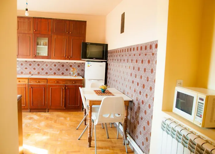 Azhdahak B&B In Geghashen , Abovyan