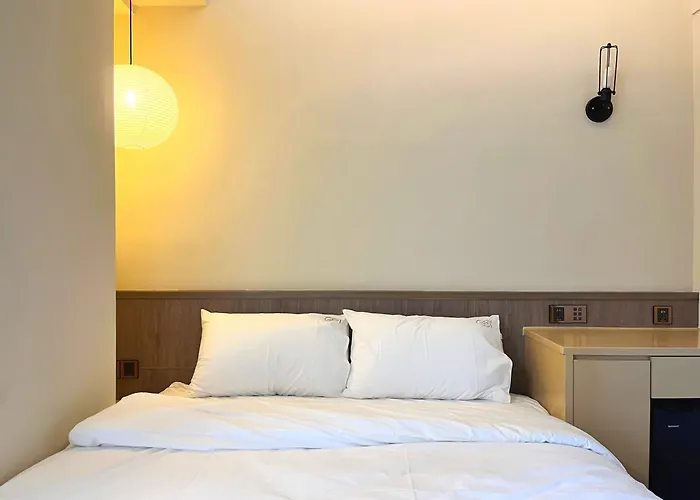 小隱居Hermit Dorm-聖雄商旅
