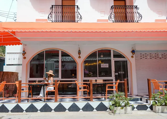Sidewalk Boutique Hotel