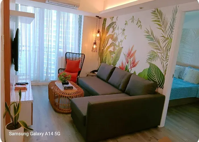 Manila Urban Resort At Azure