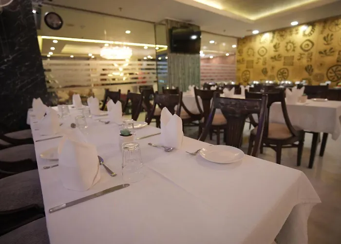 Hotel Atulyaa Taj