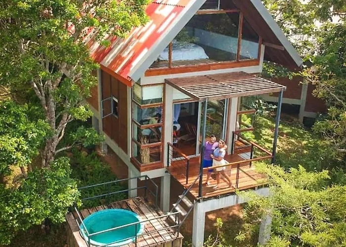 Treehouse Chalets - A Curated Experience Of Unique Waterfall Treks And Scenic Hikes Belihuloya