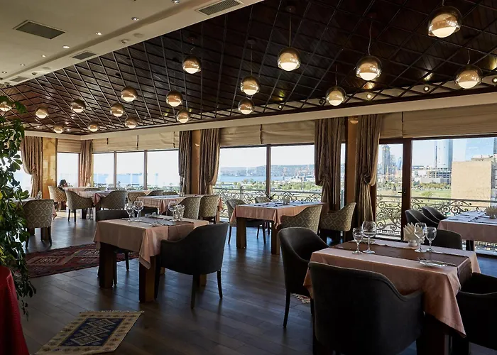 Boulevard Side Hotel
