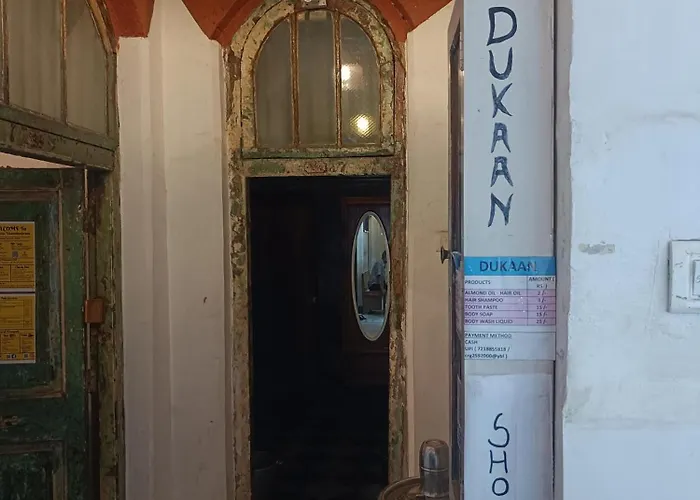 Hostel Vasantashram Cst Mumbai, Free Wifi With 1940S Retro Vibe