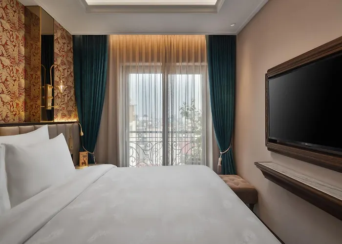 Peridot Gallery Classic Hotel