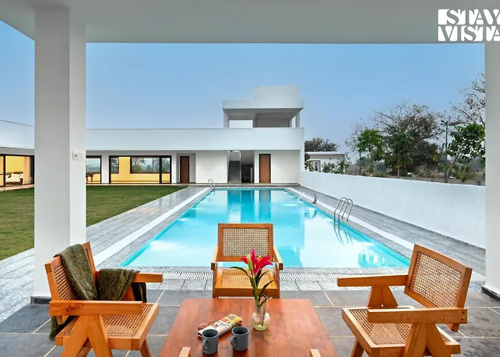 Stayvista At Aj House With Pvt Pool & Projector Set-Up Hyderabad