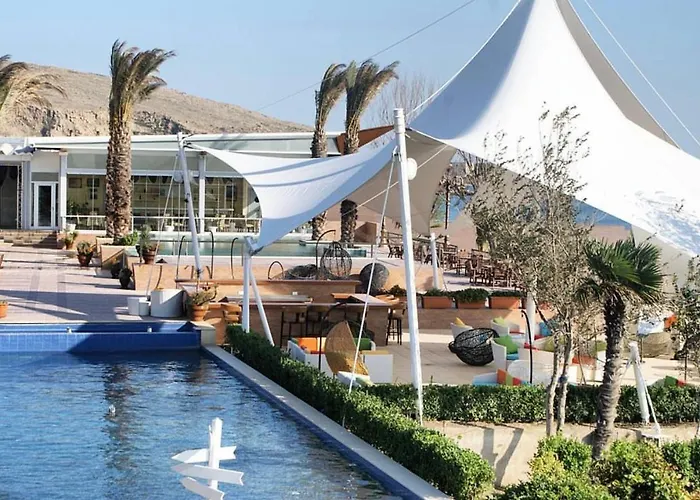 The Crescent Beach Hotel Baky