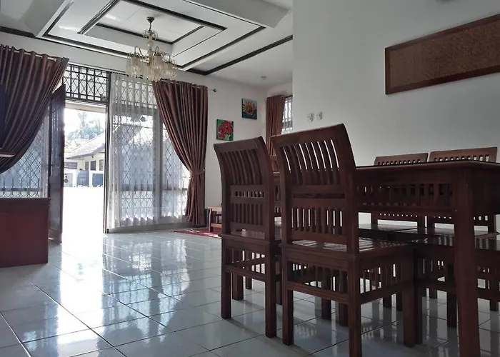 Puncak Villa Lotus D33