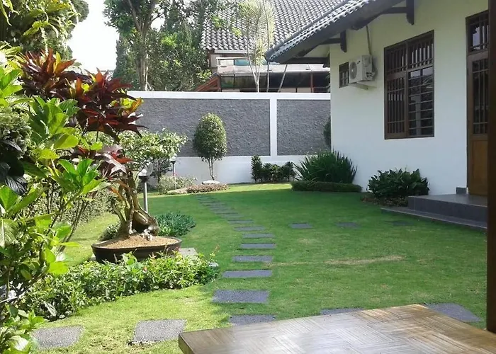 Puncak Villa Lotus D33