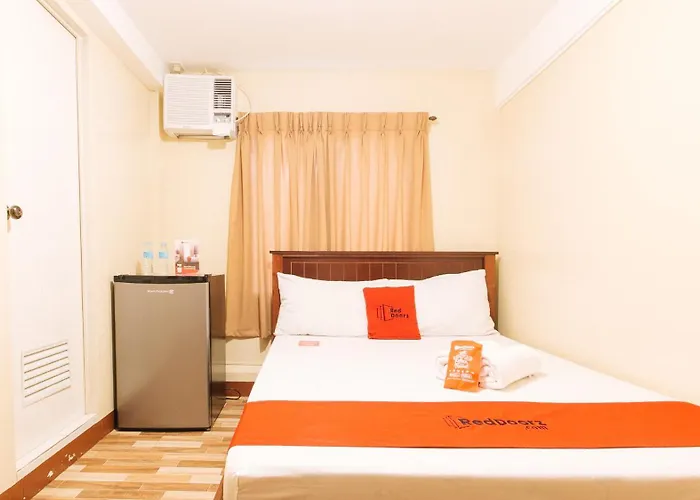 Reddoorz Near Pnr Espana Station Manila