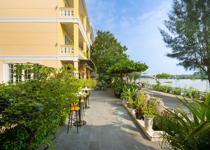Triple Riverside Villa Hotel Hoian