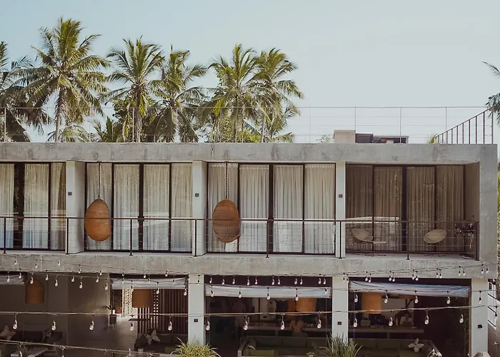 The Salty Surf & Yoga Hotel Zuid-Dikwella