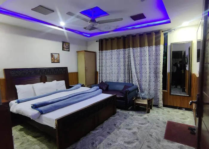 Al-Qamar Hotel Murree