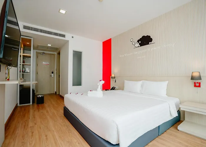 SLEEP WITH ME HOTEL design hotel @ patong (SHA Plus+)