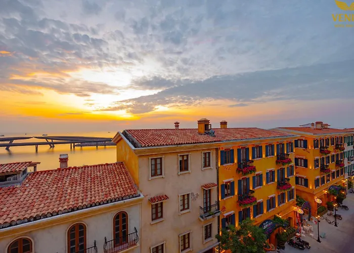 Venice Hotel Phu Quoc - Free Airport Shuttle & Spa Inclusive