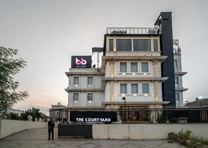 The Courtyard - Beyond Bar & Club Hotel Udaipur