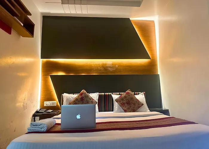 Hotel Bala Ji International New Delhi Railway Station