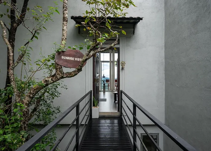 Treehouse Chalets - A Curated Experience Of Unique Waterfall Treks And Scenic Hikes Belihuloya