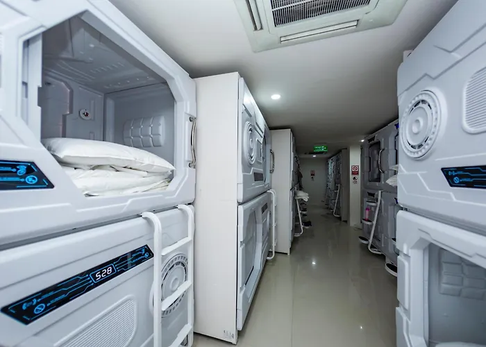 Kiwi Capsule Hotel