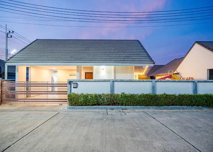 M4 Billion Pool Villa Cha-Am