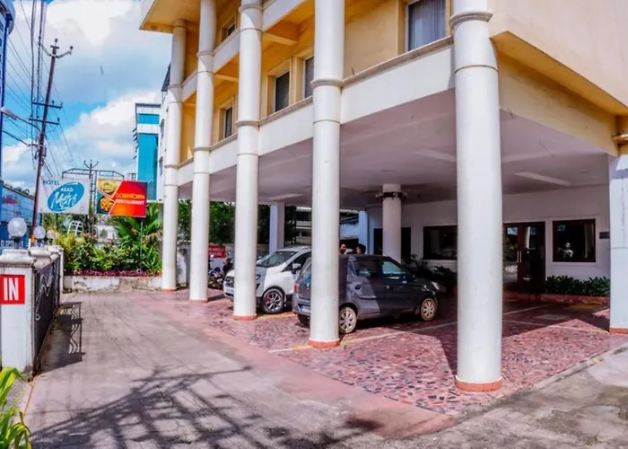 Hotel Abad Metro Kochi