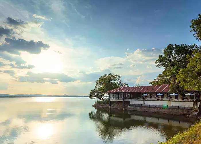 Ekho Lake House - From Colonial Bungalow To Royal Retreat Polonnaruwa