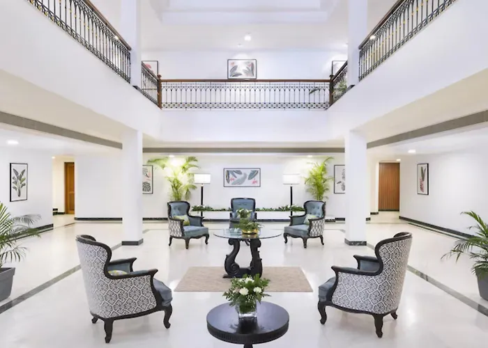 The Avenue Center Hotel