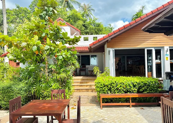 Chill Inn Lipa Noi Hostel And Beach Cafe