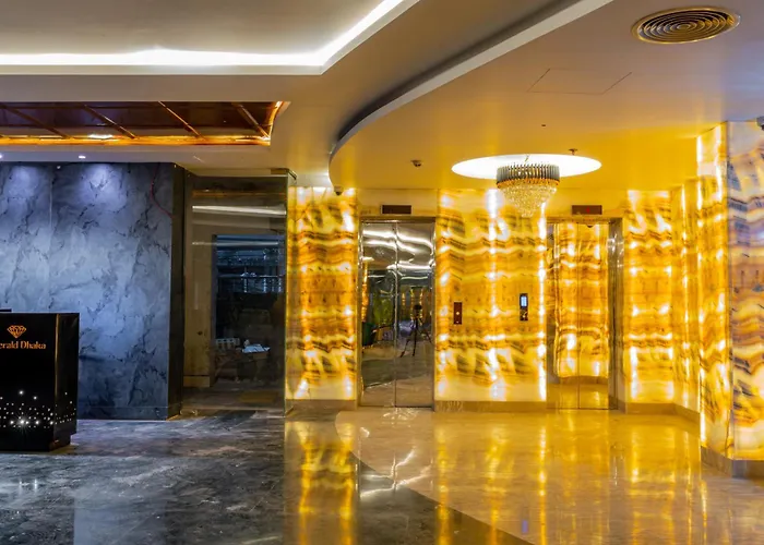 Monsoon Courtyard Luxury Hotel