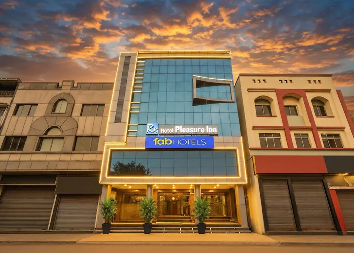 Fabhotel Pleasure Inn - Near Db Mall
