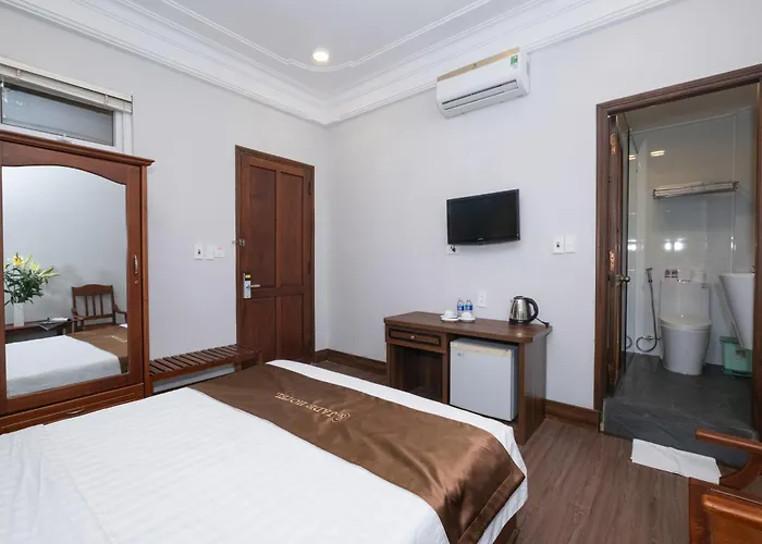 Jade Hotel