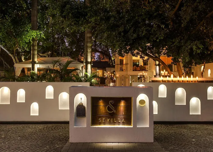 The Claridges New Delhi Hotel