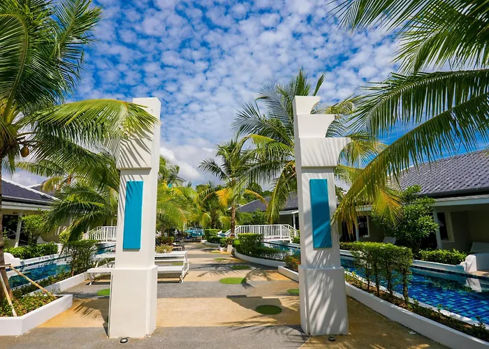 Tuana Hotels Brook Pool Access