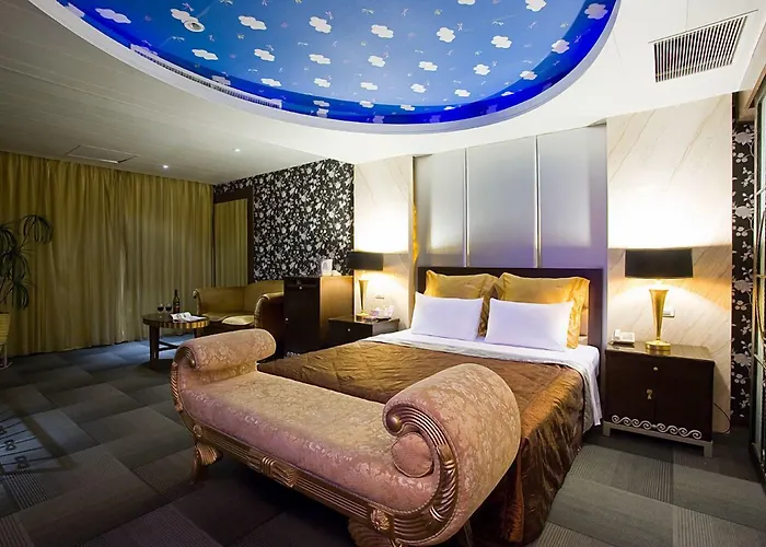 Crystal Business Motel