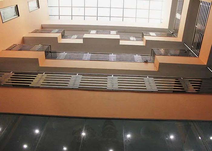 Hotel Waterfall Delhi 