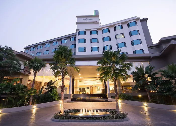 The Grand Riverside Hotel