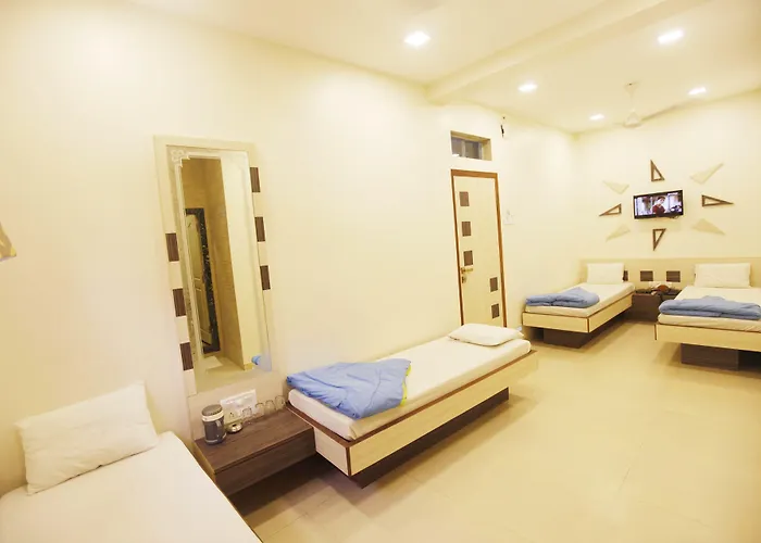 Hotel Al Moazin Mumbai