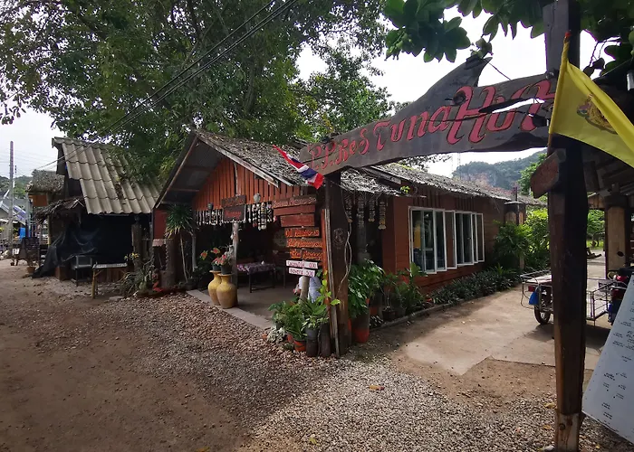 Pp Red Tuna Hut