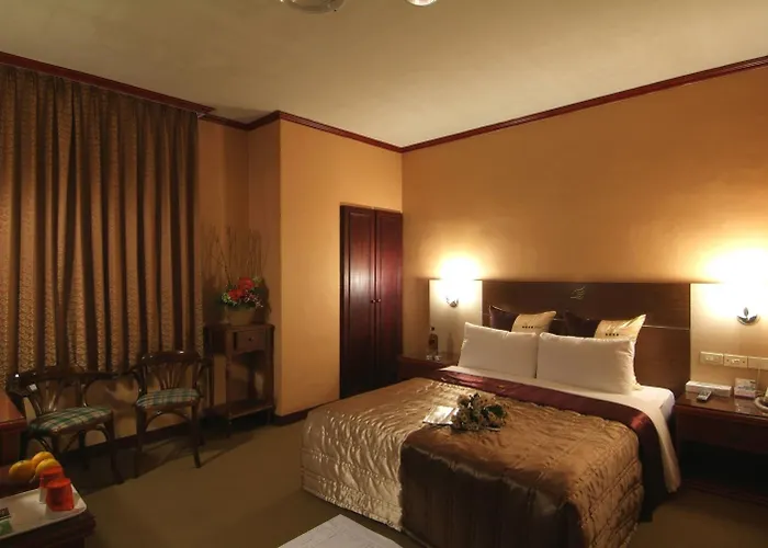 Golden Swallow Hotel