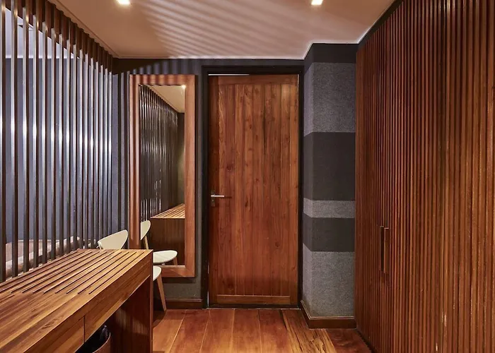 Luxx Langsuan Hotel - Sha Plus
