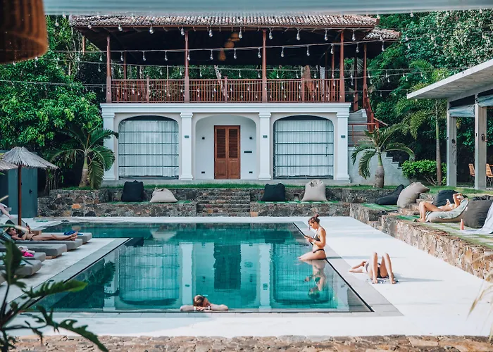The Salty Surf & Yoga Hotel Zuid-Dikwella