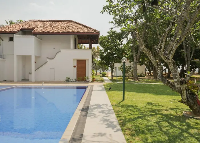 Hibiscus Beach Hotel & Villas
