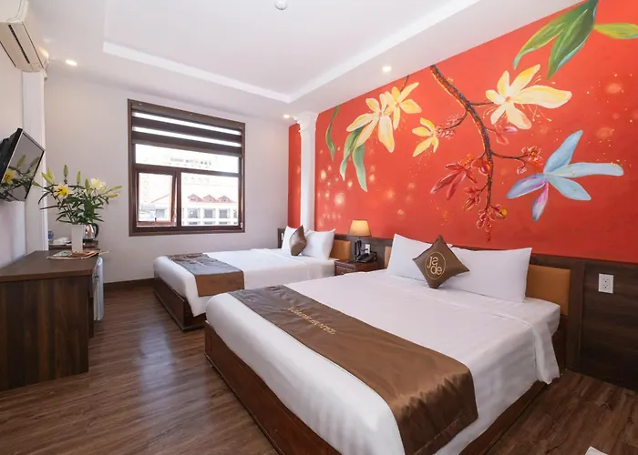 Jade Hotel