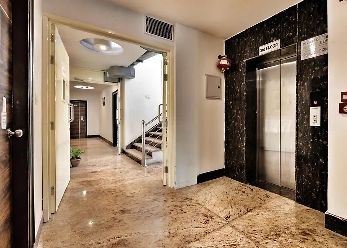 Hotel Aerocity Purple Orchid New Delhi