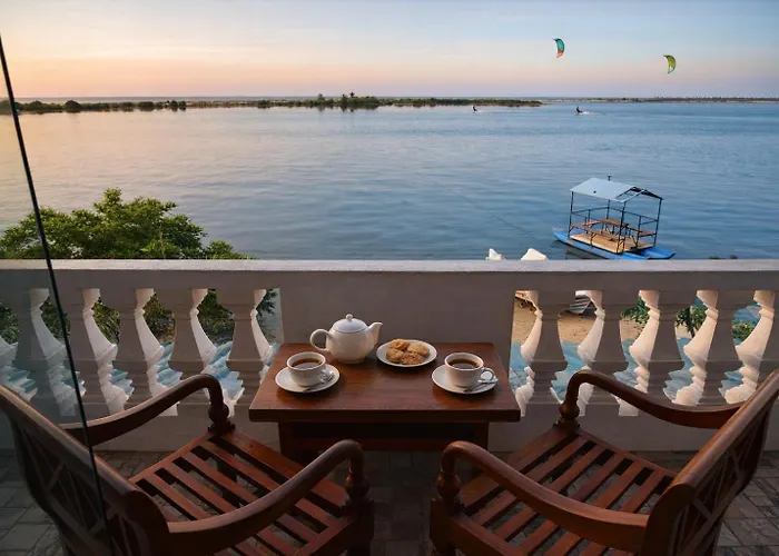 Dinuda Lagoon Hotel Kalpitiya